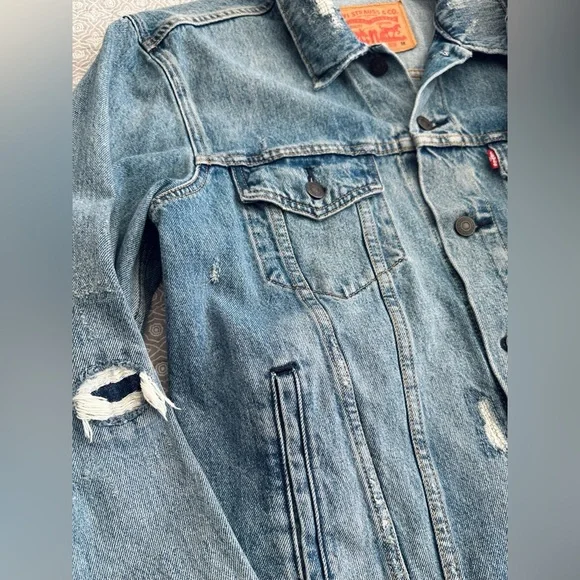 Levi's Men’s Denim Trucker Jacket Medium Wash Distressed Size M - Picture 5 of 10